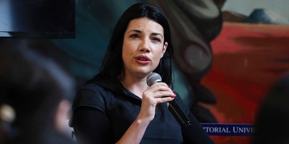 La directora del Centro de Estudios de Ética Aplicada, Diana Aurenque, encabeza la iniciativa que reúne a jóvenes de tercero y cuarto medio.